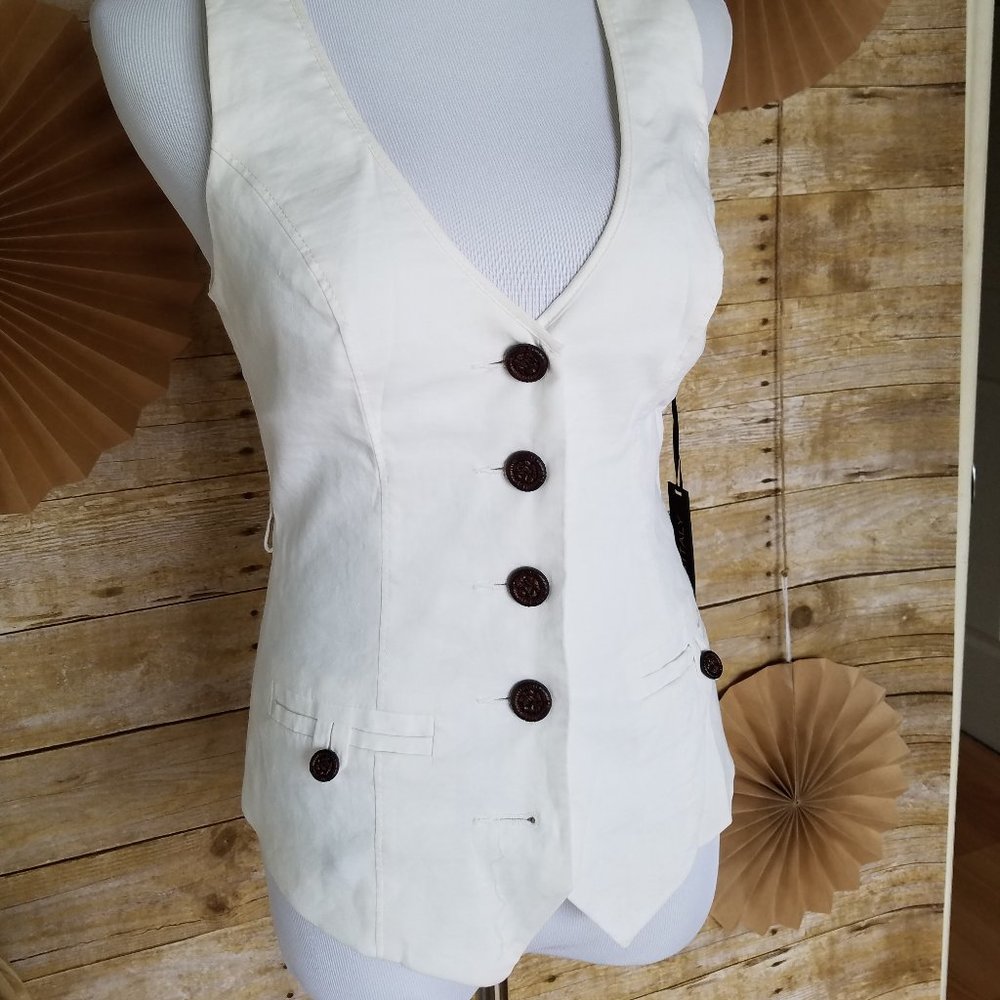 NWT - BEBE WHITE LUXE SUIT VEST W/ RATTAN BUTTONS